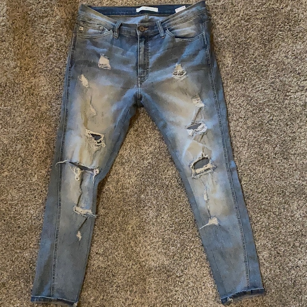 Lightwash Distressed Kancan Jeans